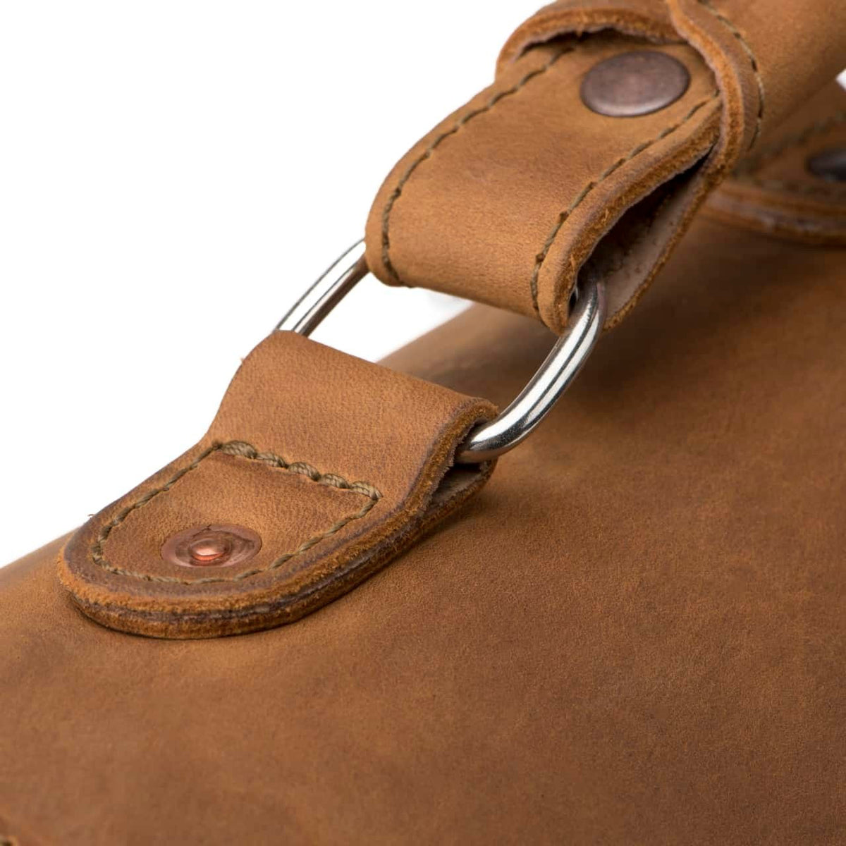 Slim Leather Briefcase in Tobacco, close-up of the handle loop with steel ring and copper rivets
