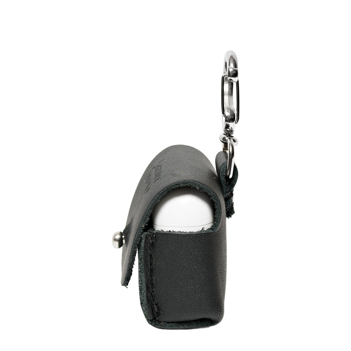 Leather AirPods Pro Case in Black, side view with flap closed over the charging case and carabiner clip