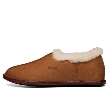 Sheepskin Moccasin in Tobacco, single side view with fleece collar