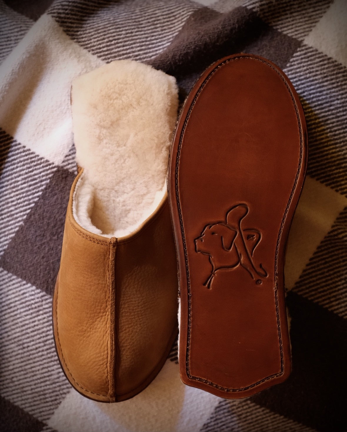 Sheepskin Slippers - Men - New Design in Tobacco, top view with sheepskin lining and embossed leather sole