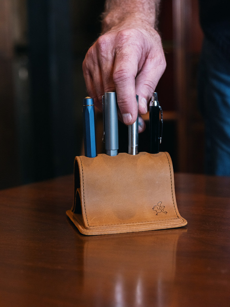 Bell Curved Pen Holder