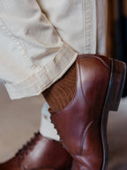 Toe Cap Shoes in Dark Oak, close-up of the heel and side worn with ribbed brown socks